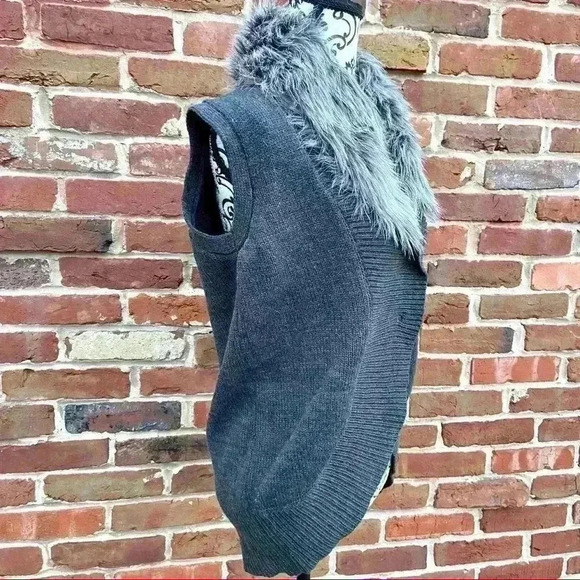 ZAC & RACHEL Gray Soft Faux Fur Collar Knit Sweater Vest Size S - Picture 5 of 8